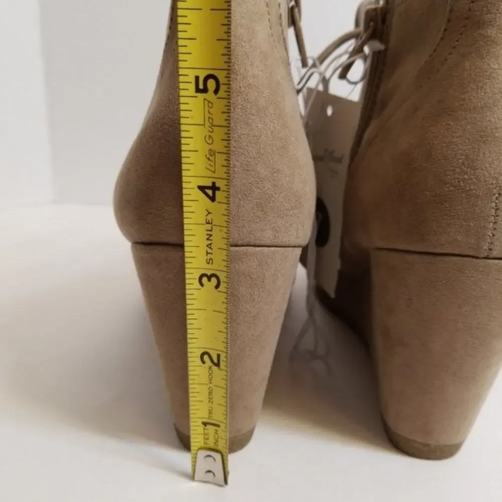 NWT Universal Thread Sz 9.5 BESSIE Tan Wedge Boots Bootie